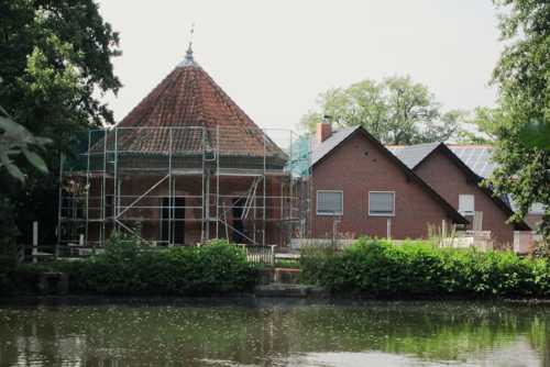 L'ancien moulin à eau, à l'entrée du parc mis à la disposition du cercle des Arts de Lohne, intitulé "die Wassermuühle" était en pleine rénovation pour mieux accueillir les expositions d'art.