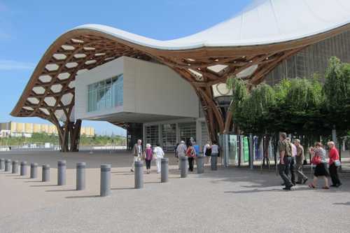 L'arrivée au Centre Pompidou-Metz ouvert au public depuis le 12 mai 2010.