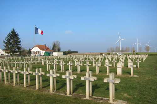 Le cimetière militaire de Beuvraignes, dans la Somme, où repose Albert Gnaedinger, né à Rixheim le 20 février 1899 et mort le 27 août 1915, dans les rangs du 92ème Régiment d'Infanterie.