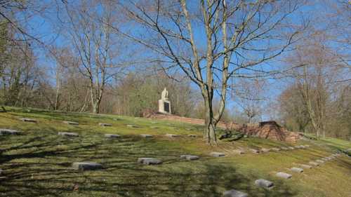 Le cimetière militaire allemand d'Illfurth, où reposent depuis 1920 des soldats tombés à Rixheim.