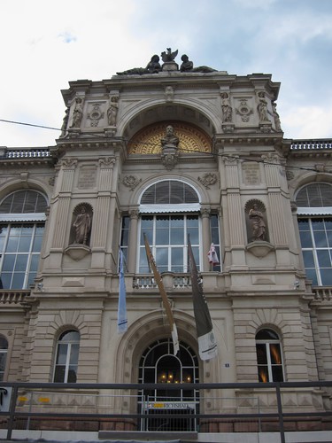 L'entrée monumentale du Friedrichsbad avec le buste du Grand-Duc.