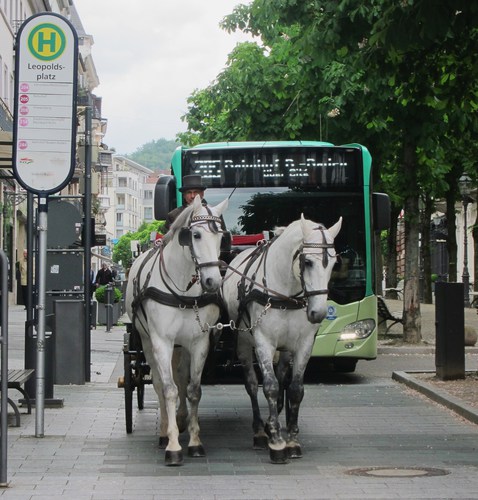 Non, non à Baden-Baden les bus ne sont pas tirés par des chevaux.