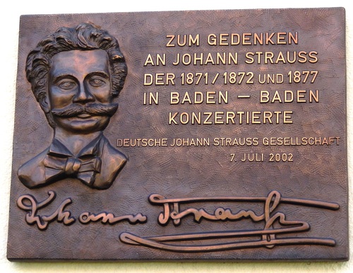 La plaque rappelant les séjours de Johann Strauss à Baden-Baden.