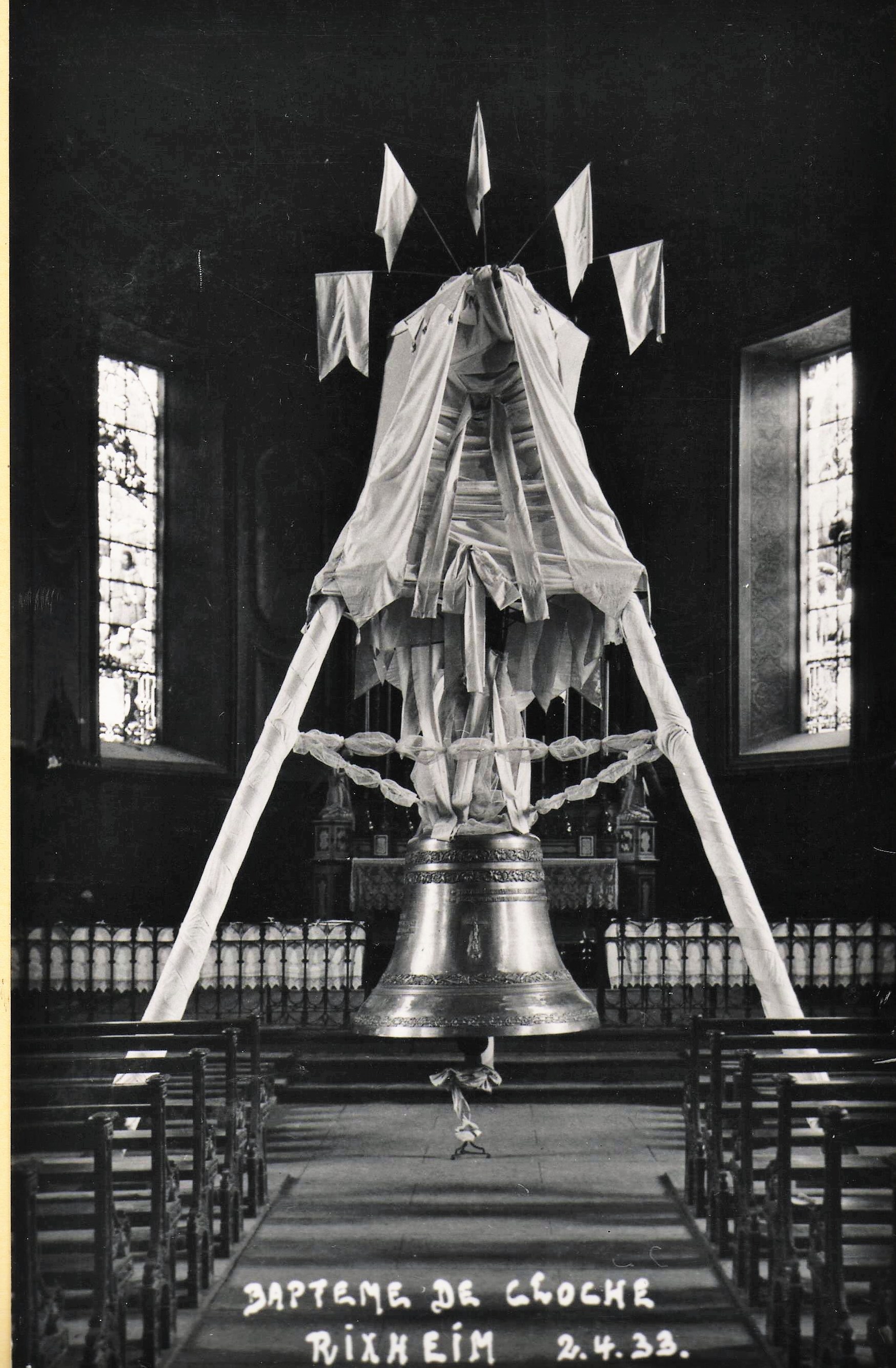 La bénédiciton de la nouvelle clcohe du Rosaire a lieu le dimanche 2 avril 1933.